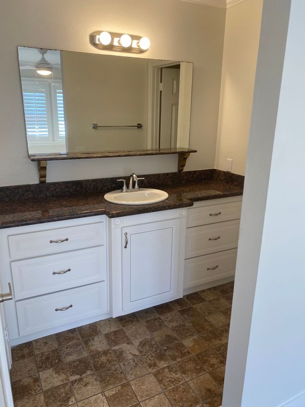 Foto del edificio - 2323 Eastbluff Dr