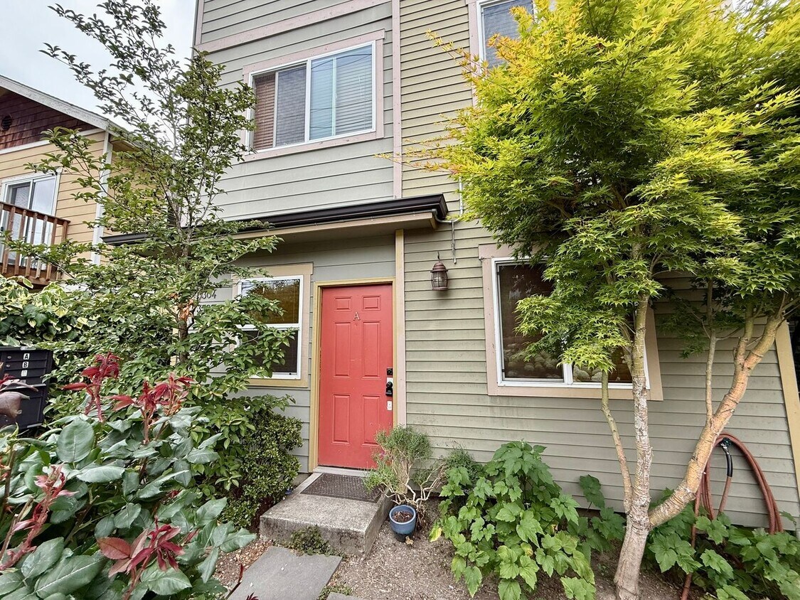 Foto principal - 3304 Claremont Ave S