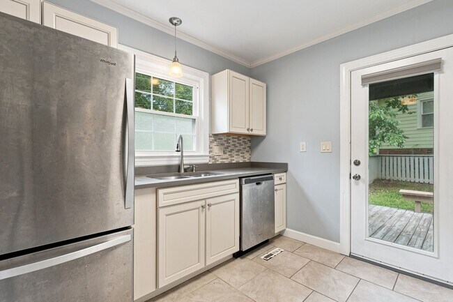 Building Photo - Charming 3-bedroom, 2-bath Cape Cod with a fenced yard, minutes from downtown!