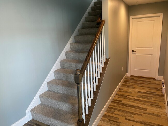 Foto del edificio - 410 Mayer Pl