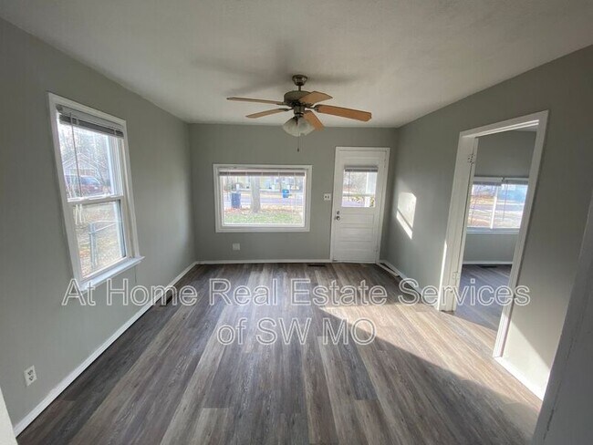 Foto del edificio - 2645 W Monroe St