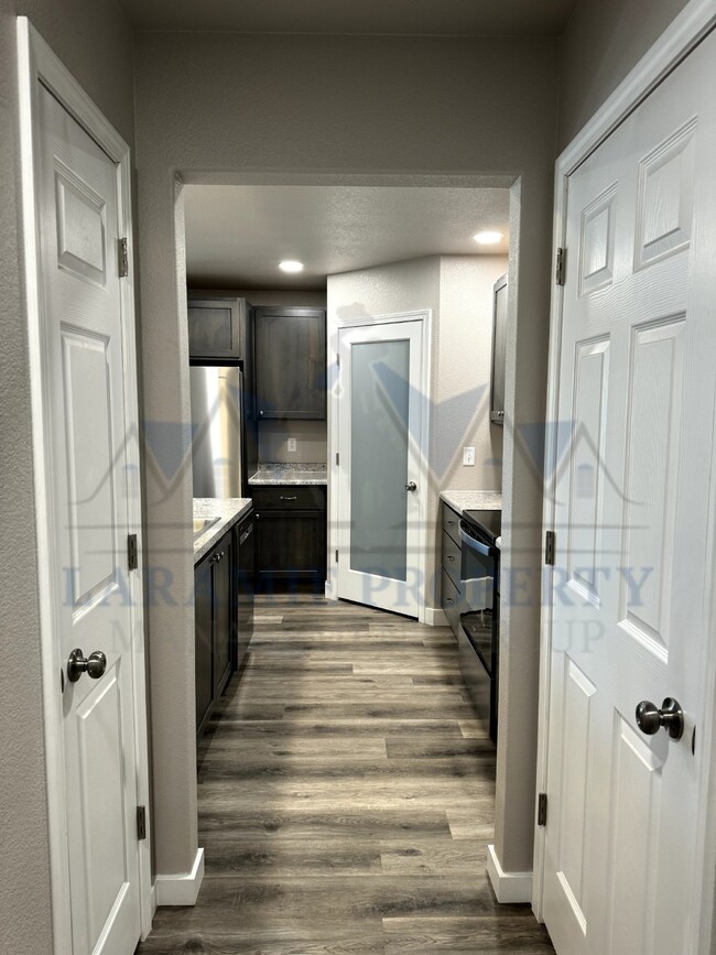 Building Photo - Spacious 4-Bedroom, 4.5 bath Condo  in Lar...
