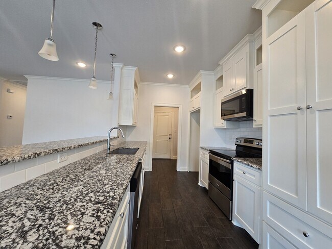 Foto del edificio - 823 Lindsey Ln