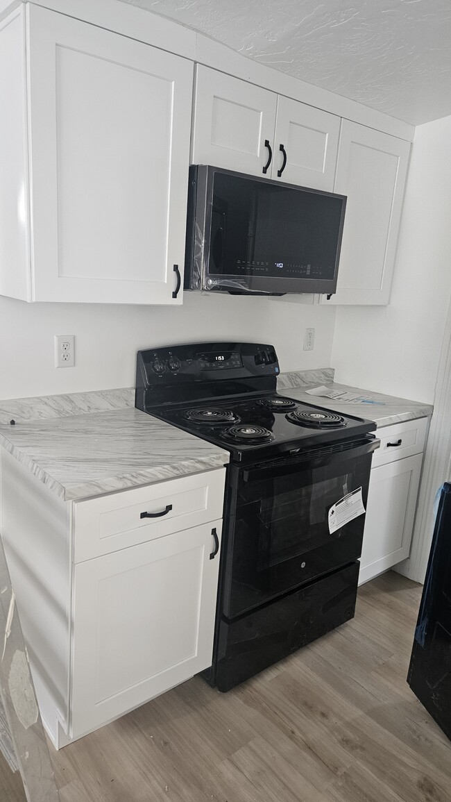 Building Photo - 147 W 500 S