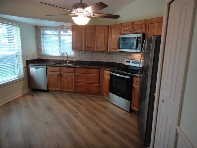 Foto del edificio - 1417 McDermott Ln
