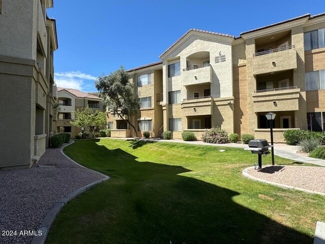 Foto del edificio - 18416 N Cave Creek Rd