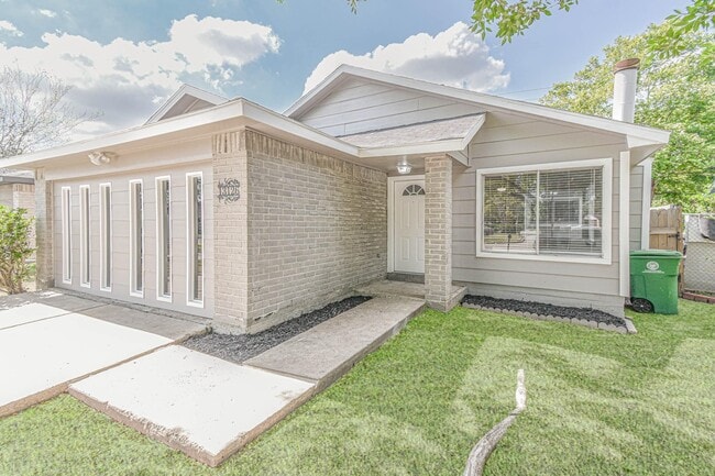 Building Photo - 13126 Townwood Dr