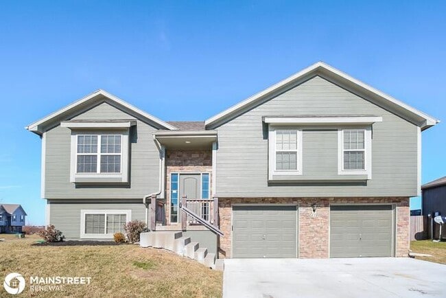 Building Photo - 428 Sunflower Dr, Raymore, MO 64083