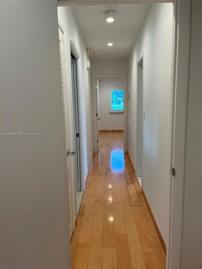 Foto del edificio - 7921 SW 143rd St