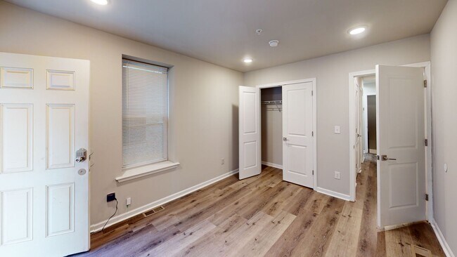 Foto del edificio - 2833 W Oxford St