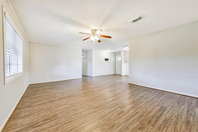 Building Photo - 1105 Velma St