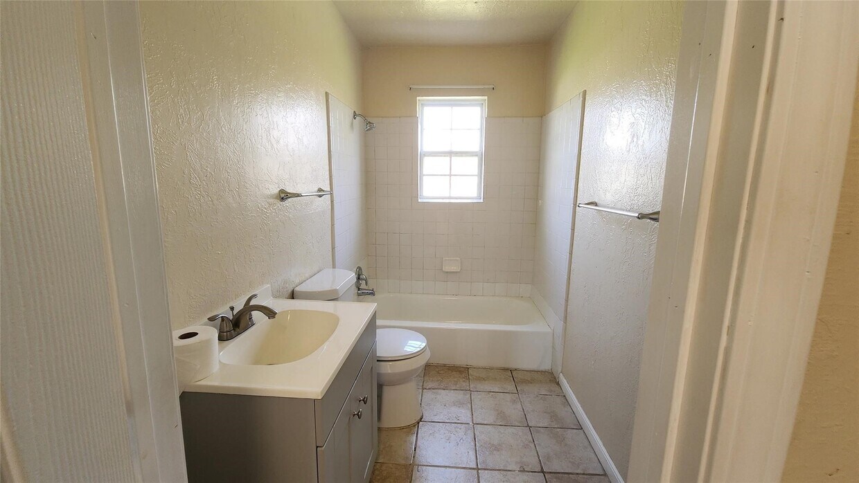 Foto del edificio - 4415 Groton Dr