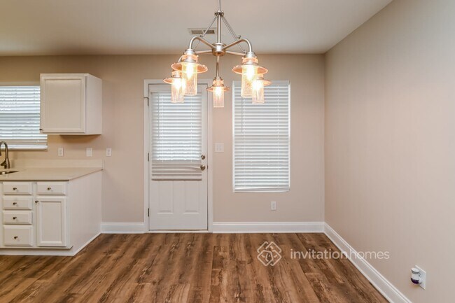 Building Photo - 2932 Ireton Pl