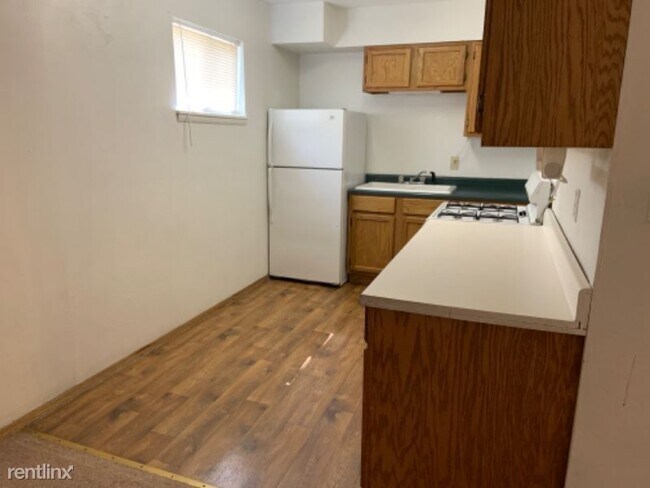 Building Photo - 1 br, 1 bath Apartment - 530 S Seward Ave