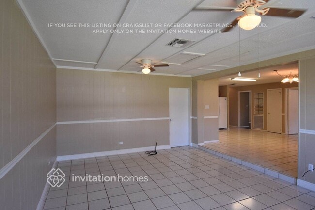 Building Photo - 830 N Sunset Dr
