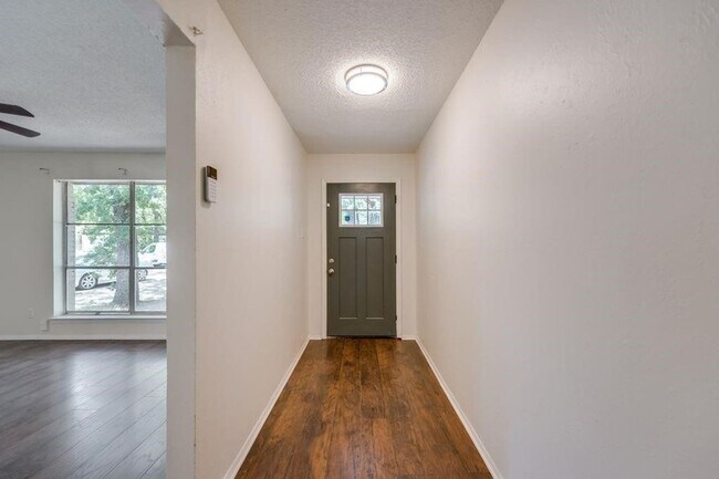 Building Photo - 10434 Springhaven Dr