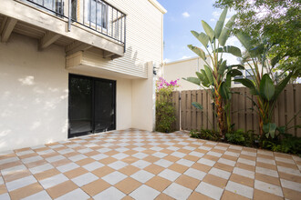 Building Photo - 1640 Shaker Cir