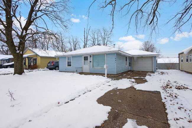 Building Photo - Available January 1st!