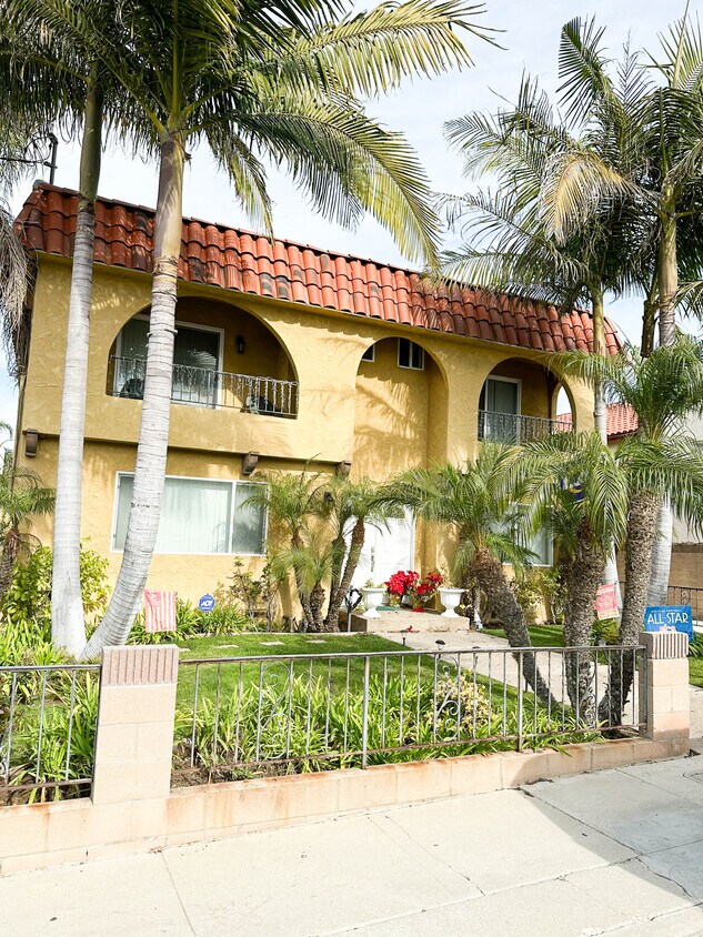Edificio principal - 2217 Pullman Ln