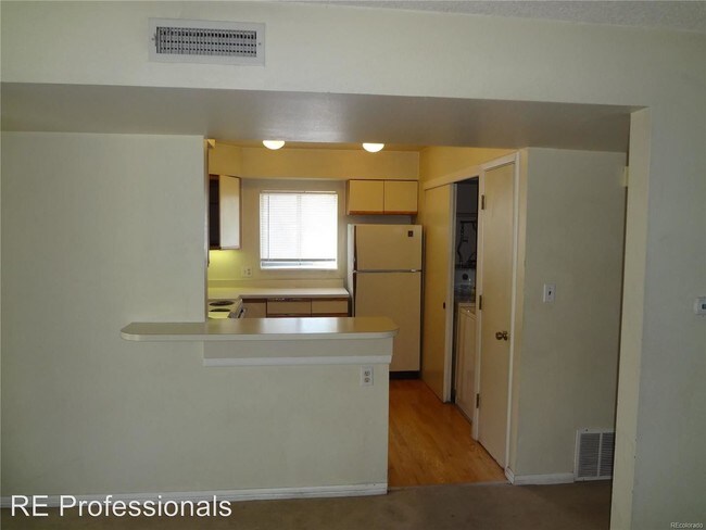 Building Photo - 1226 S Monaco Pkwy