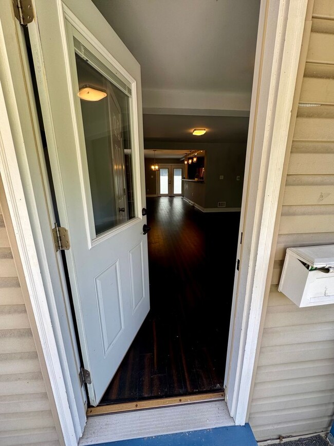 Photo - Open Concept 3 Bed 1.5 Bath in Swissville! House