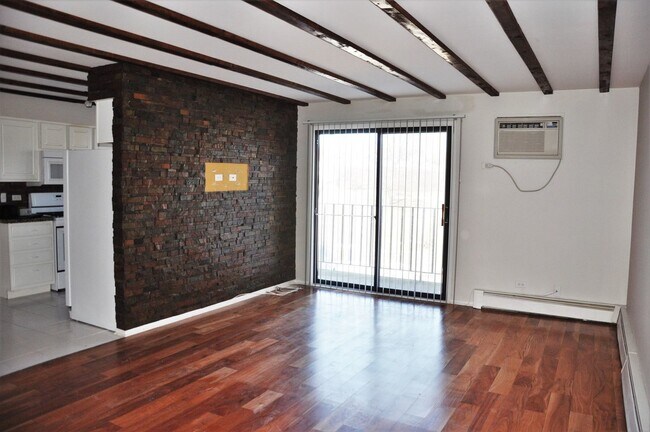 Building Photo - 8333 Captons Ln
