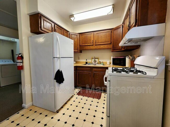 Building Photo - 2108.5 E 65th St