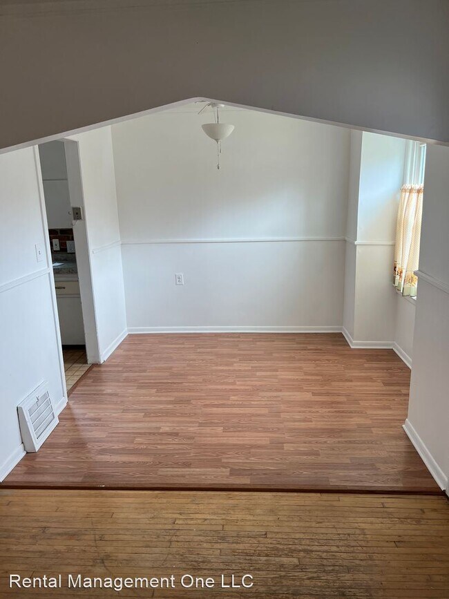 Building Photo - 3 br, 1 bath House - 19469 Roscommon St