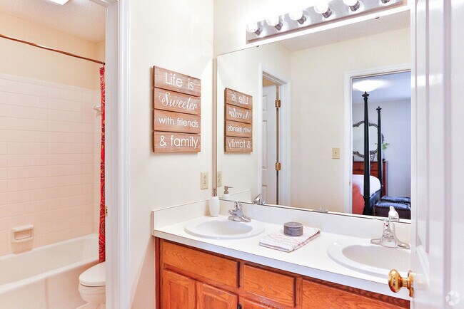 Interior Photo - Strawberry Hill