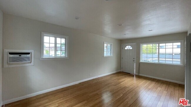 Foto del edificio - 4112 Ocean View Blvd