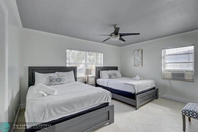 Foto del edificio - 2740 NE 30th Pl