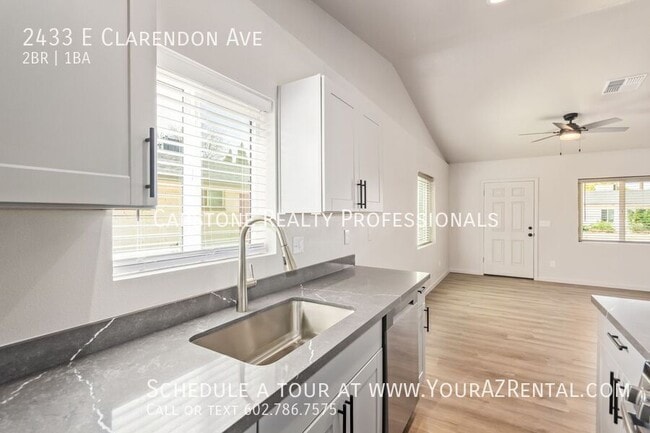 Building Photo - 2433 E Clarendon Ave