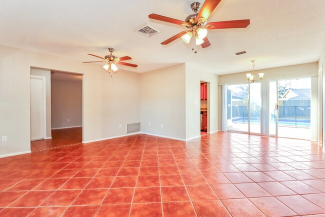 Building Photo - 2335 Timbercrest Cir W