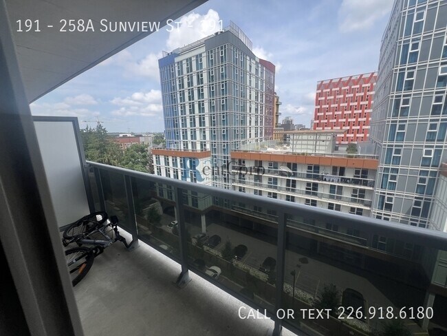 Building Photo - 258A-258A Sunview St