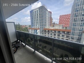 Building Photo - 258A-258A Sunview St