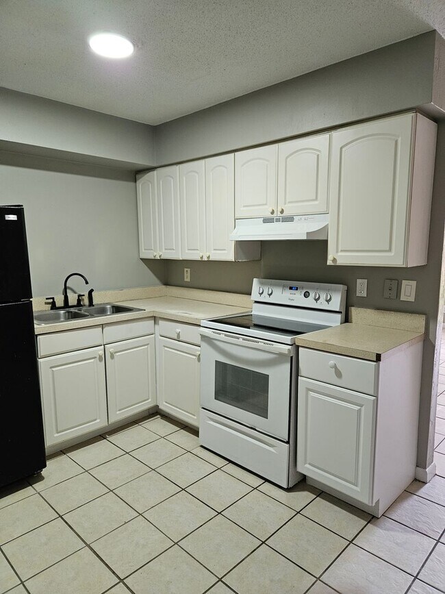 Foto del edificio - 2 Bed room 1 bath duplex