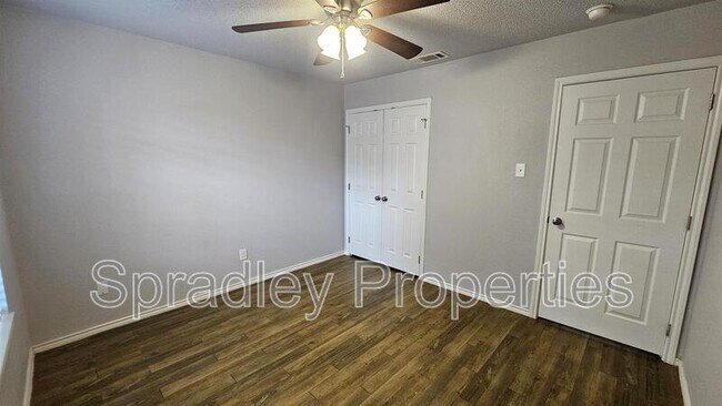 Building Photo - 1008 N Wall St