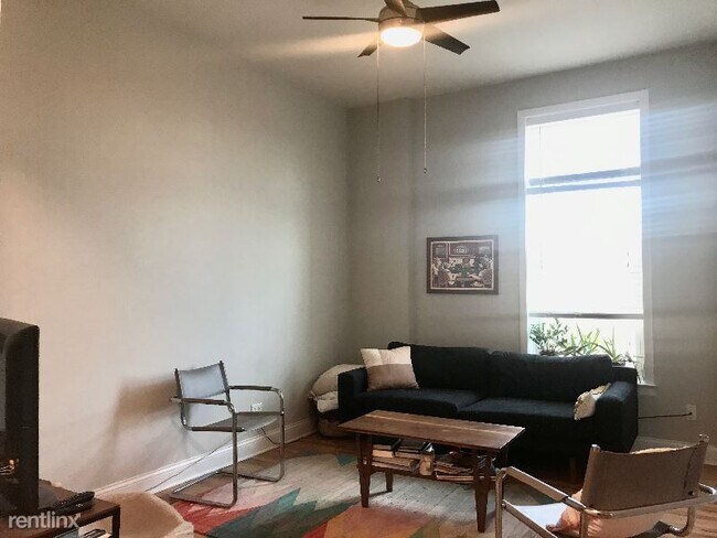 Foto del edificio - 3545 W Cortland St