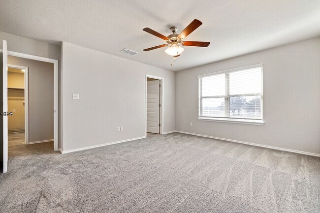 Building Photo - Like New Home in Hidden Springs!!!