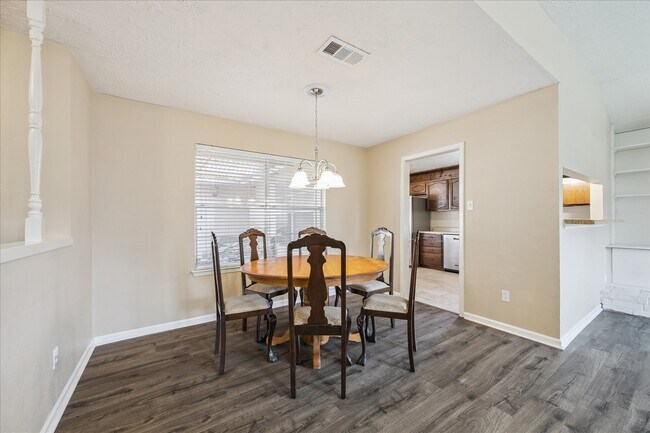 Foto del edificio - 9746 Dover Hill Rd