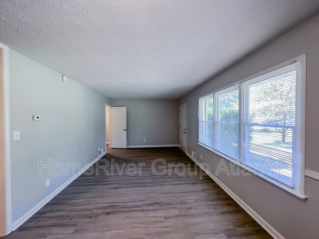 Building Photo - 6290 Flamingo Way