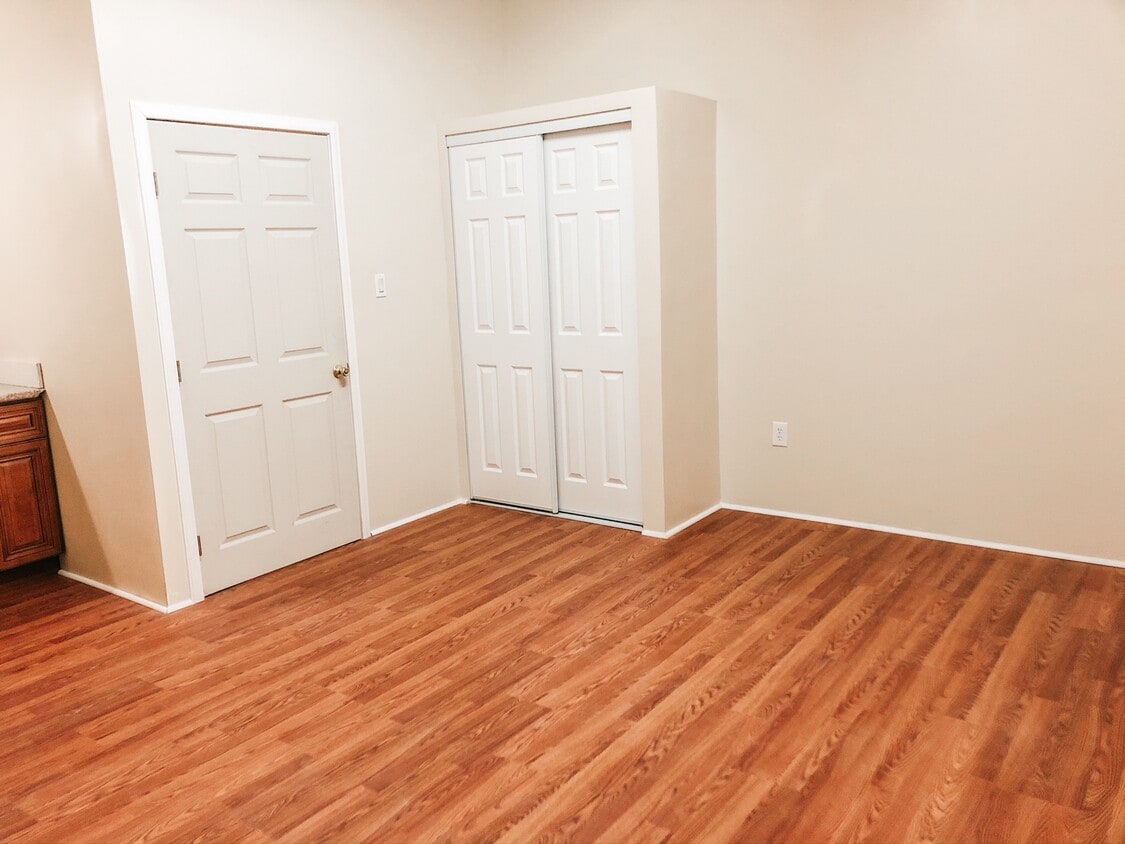 Primary Photo - 120 E Badillo St