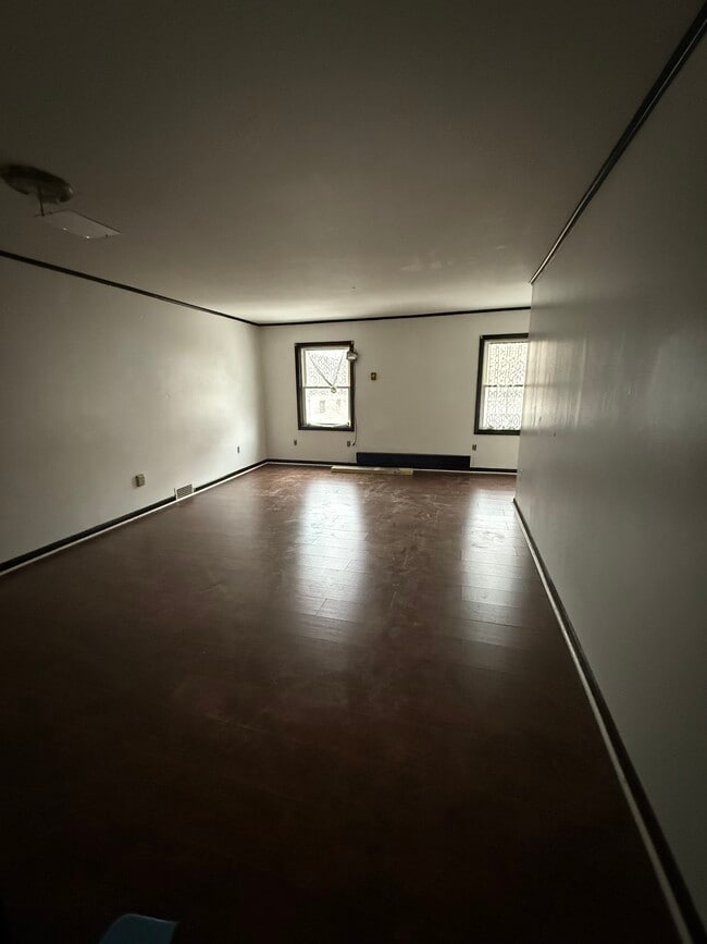 Building Photo - 93 Main St