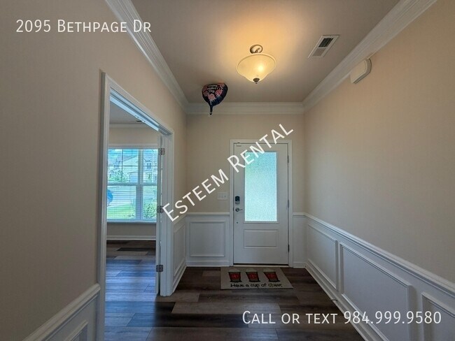 Foto del edificio - 2095 Bethpage Dr