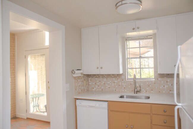Foto del edificio - 3506 Enfield Rd