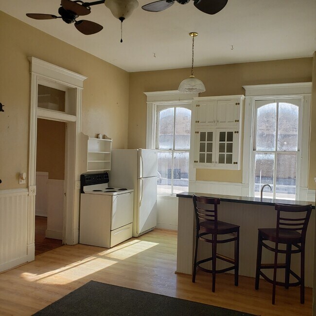 Foto del edificio - 208 N Main St