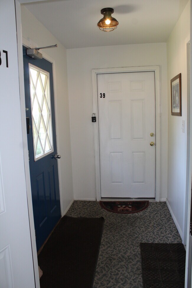 Foto del edificio - 37 Maplecrest Dr