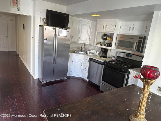 Building Photo - 23 Lantana Way