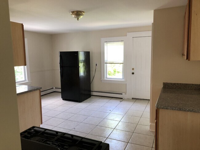 Kitchen - 374 Bishop Ave