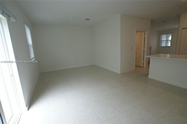 Foto del edificio - Southeast 13th Court, Homestead, FL 33035 - 3 BR 2.5 BA townhouse